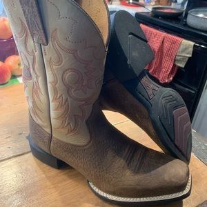 Men’s Ariat cowboy boots